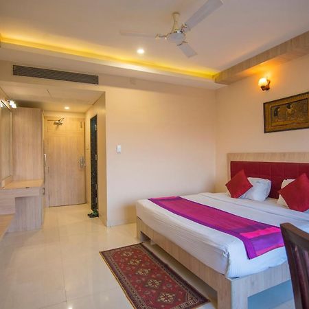 Hotel Signetic Blue Bhopal Dış mekan fotoğraf
