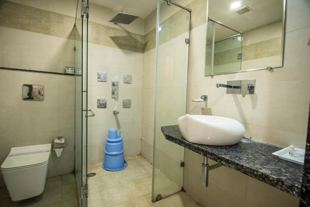 Hotel Signetic Blue Bhopal Dış mekan fotoğraf