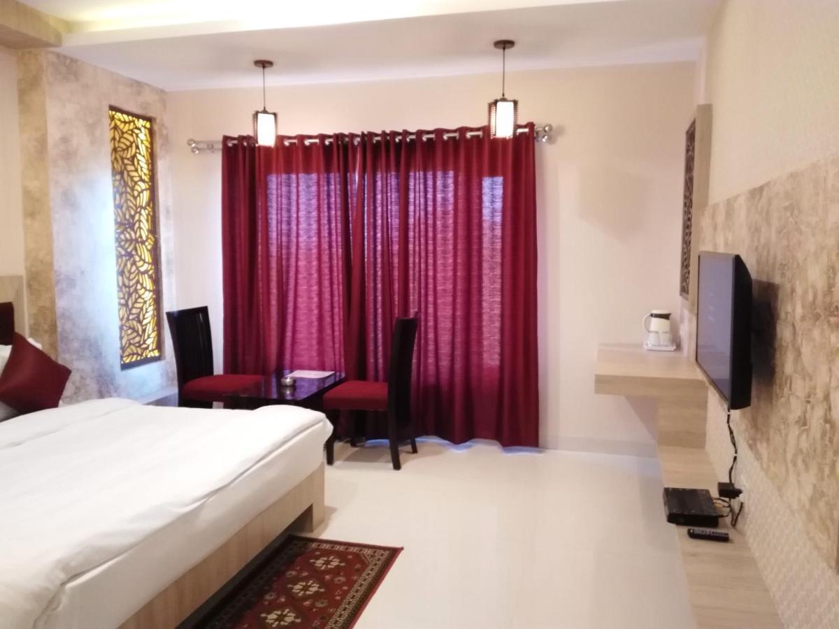 Hotel Signetic Blue Bhopal Dış mekan fotoğraf