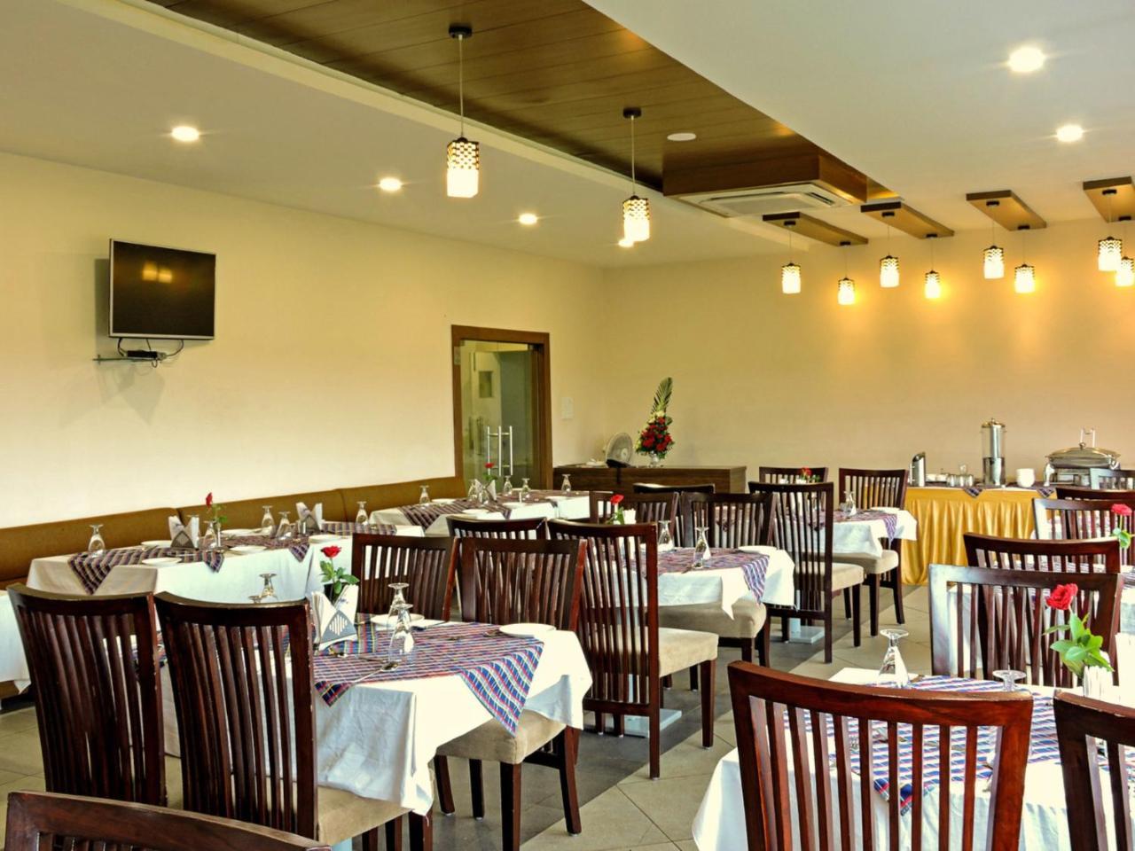 Hotel Signetic Blue Bhopal Dış mekan fotoğraf