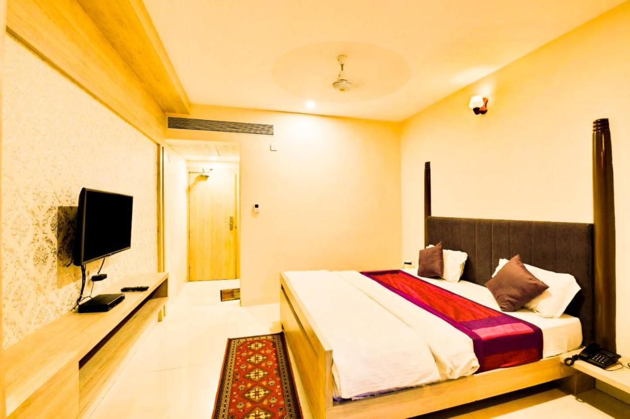 Hotel Signetic Blue Bhopal Dış mekan fotoğraf