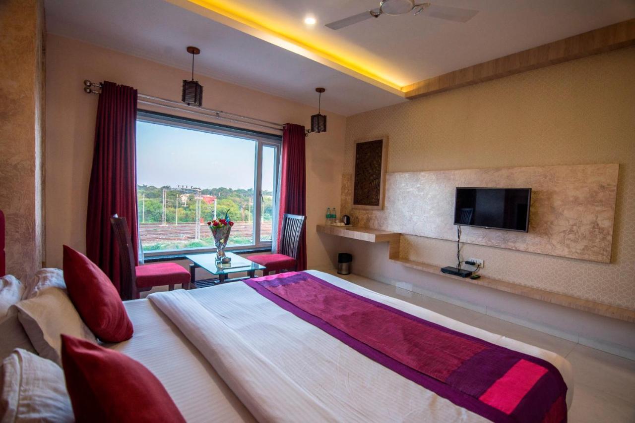 Hotel Signetic Blue Bhopal Dış mekan fotoğraf