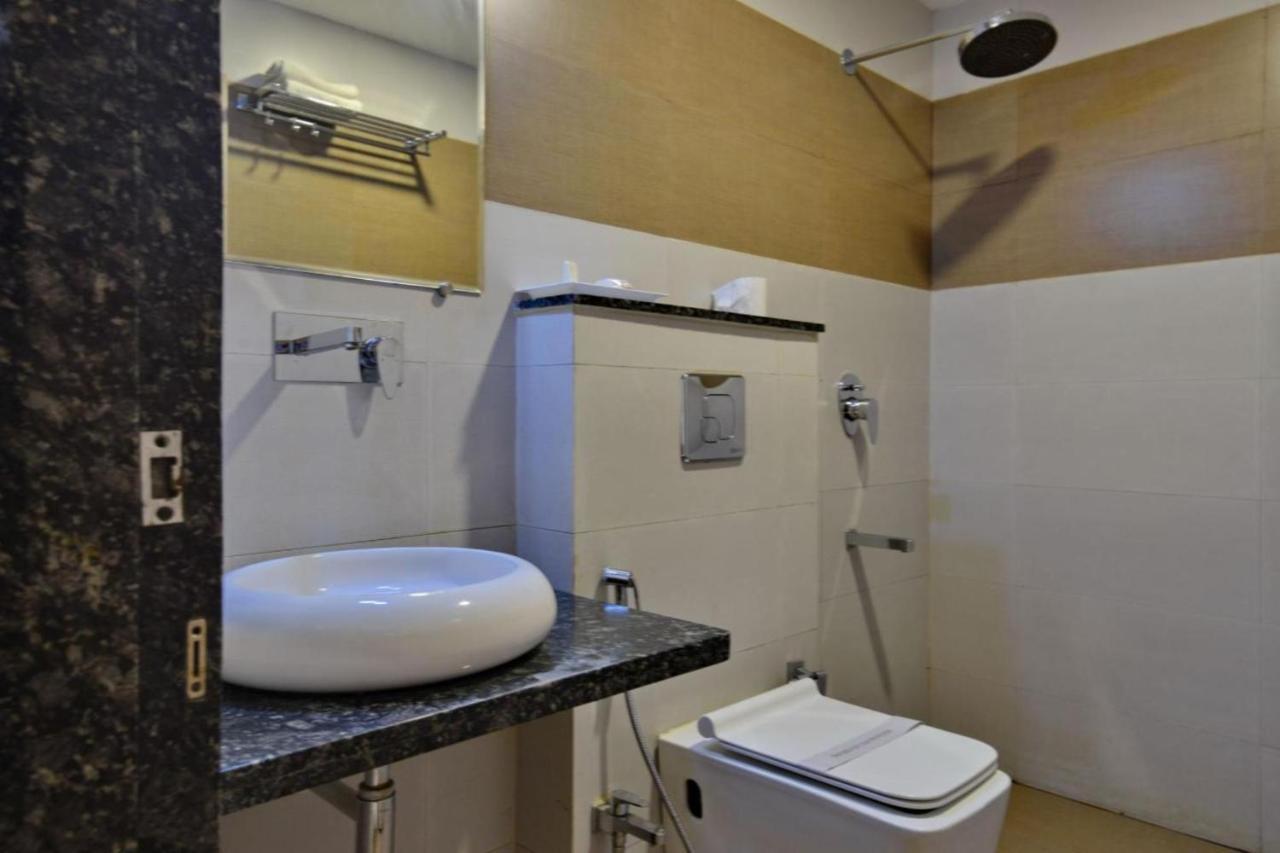 Hotel Signetic Blue Bhopal Dış mekan fotoğraf